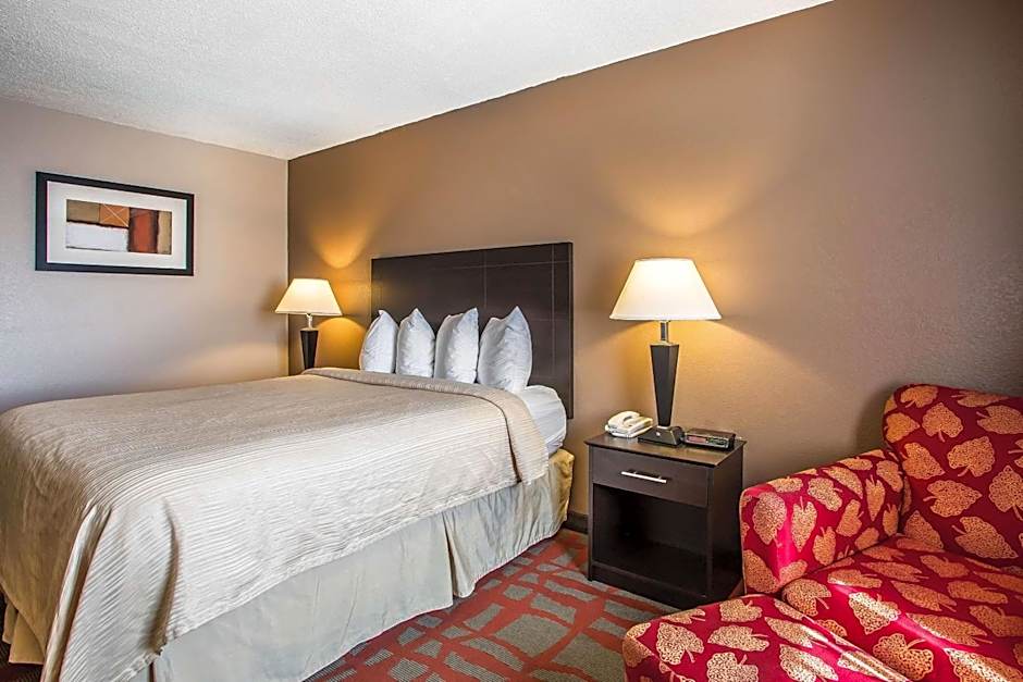 Quality Inn & Suites West Bend
