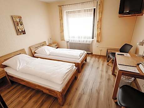 Double Room (1 Adult)