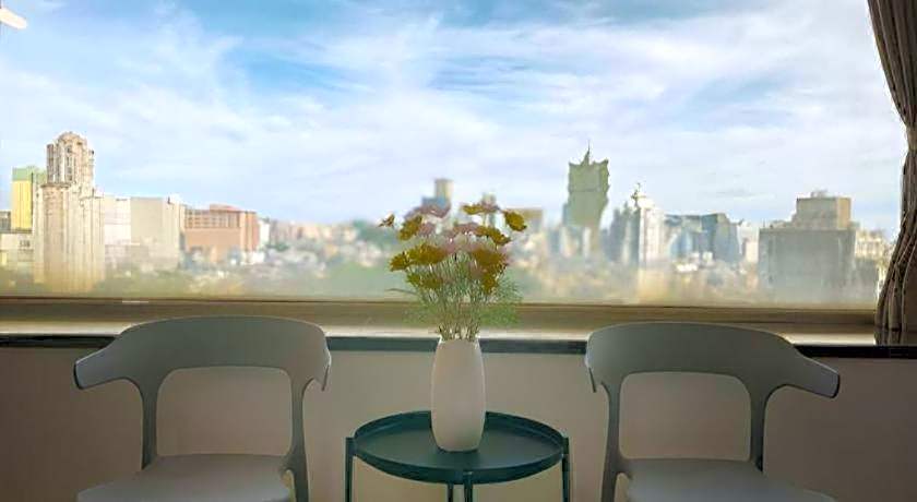 Grand Harbour Hotel