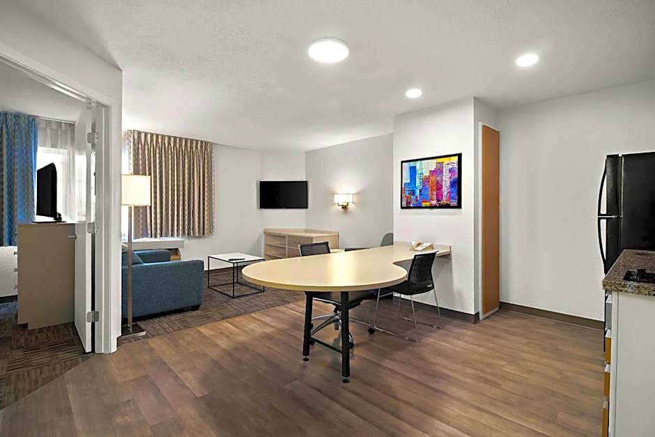 MainStay Suites Cincinnati Blue Ash