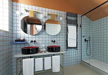 Panoramic Penthouse (1 King Bed)