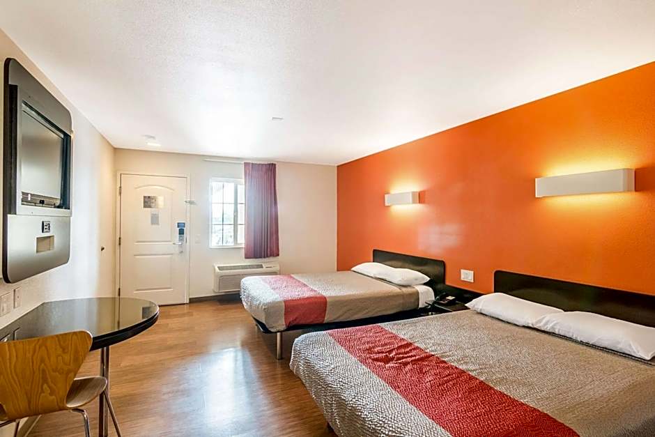 Motel 6 Bell Gardens