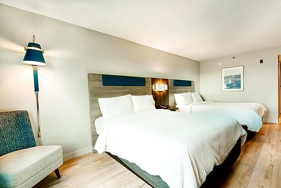Holiday Inn Express Hotel & Suites Cocoa Beach By IHG