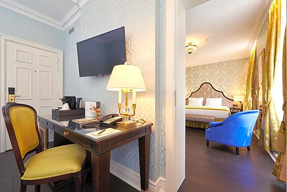 Photo 1 of 5 of Suite