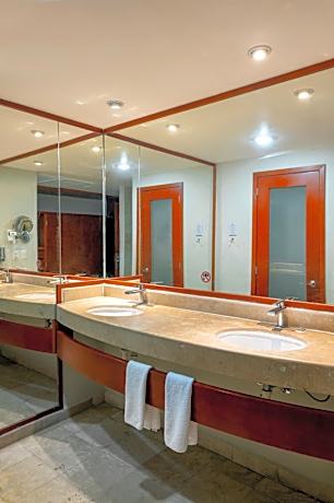 Superior Queen Room with Pool View - Non-Smoking