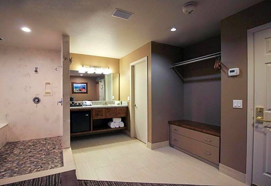 Postmarc Hotel and Spa Suites