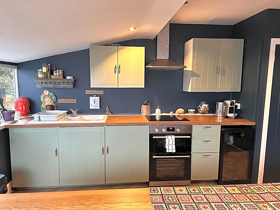 The Boho - 4 min walk to beach & town