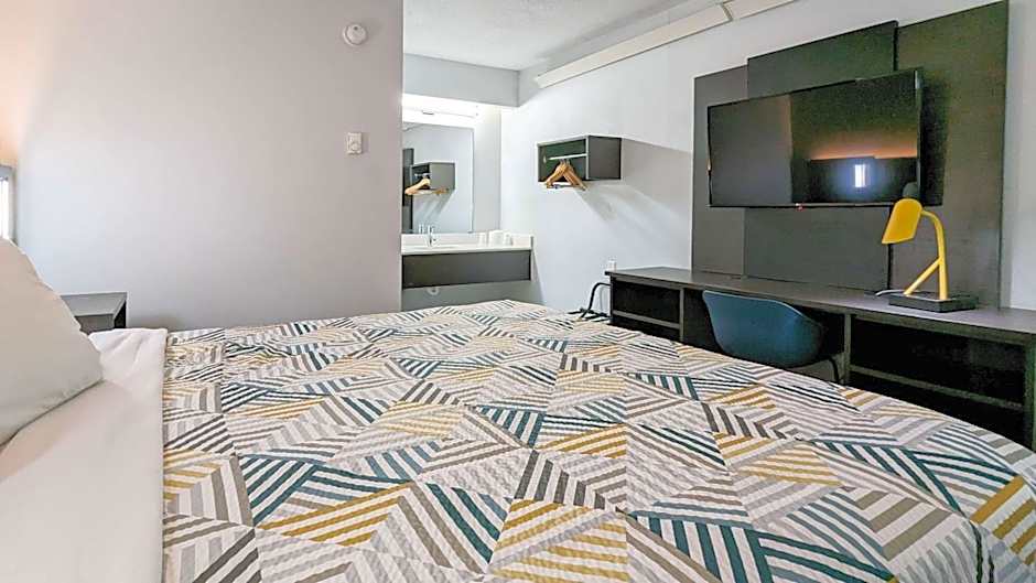 Motel 6-Nashua, NH - South