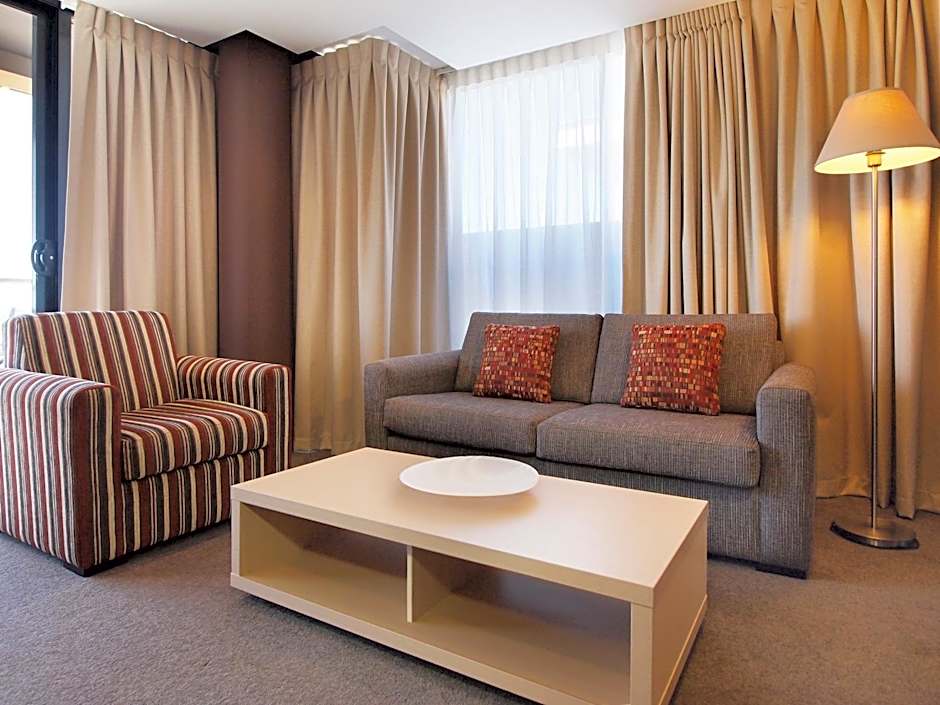 Oaks Adelaide Horizons Suites