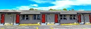 Whistling Pines - Daily & Extended Stay, Elizabeth City