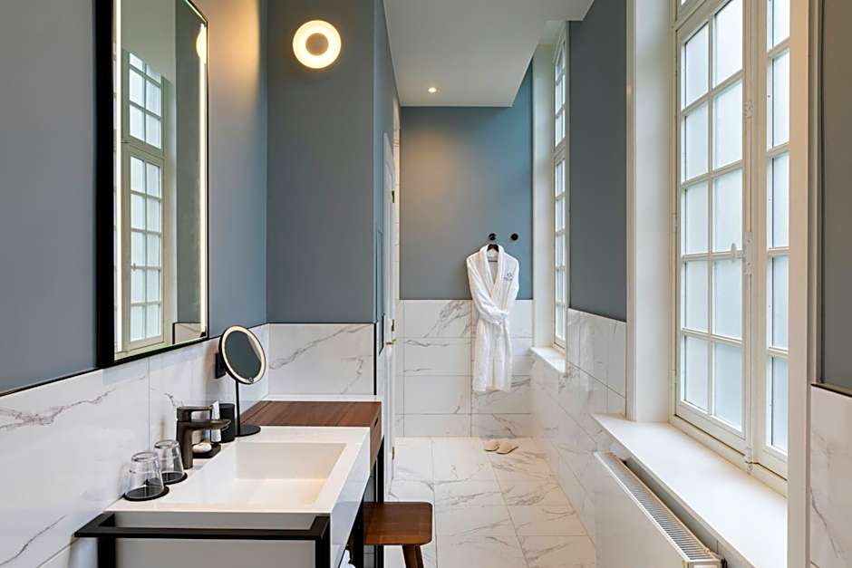 Sapphire House Antwerp, Autograph Collection