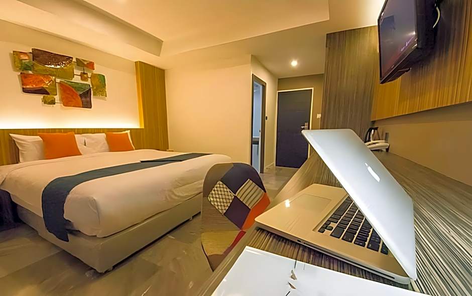 Dragon River Avenue Hotel