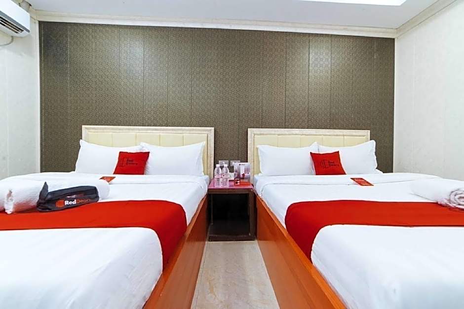 RedDoorz Plus at Winter Benitez