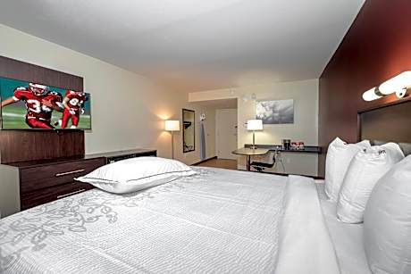 Premium King Smoke Free (Get More: Upgraded Bedding & Snack Box)