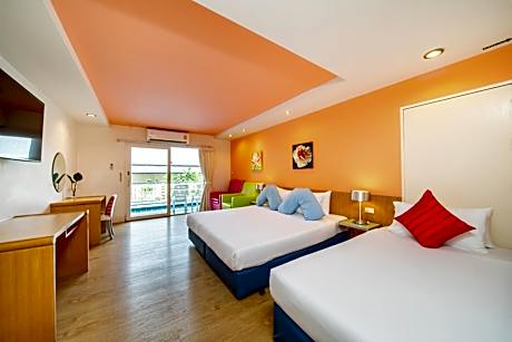 Deluxe Twin Queen Room