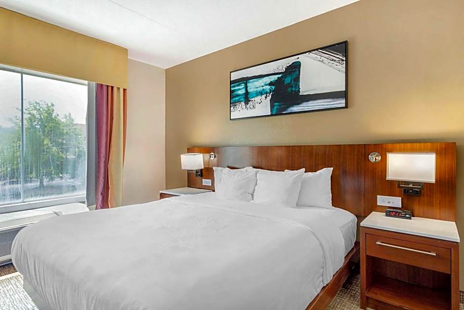 Comfort Suites East