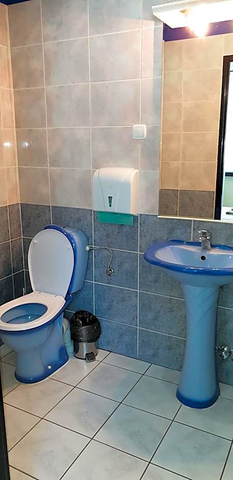 ETNA - Hostel -Noclegi Rzeszów 24 Pokoje -PARKING-