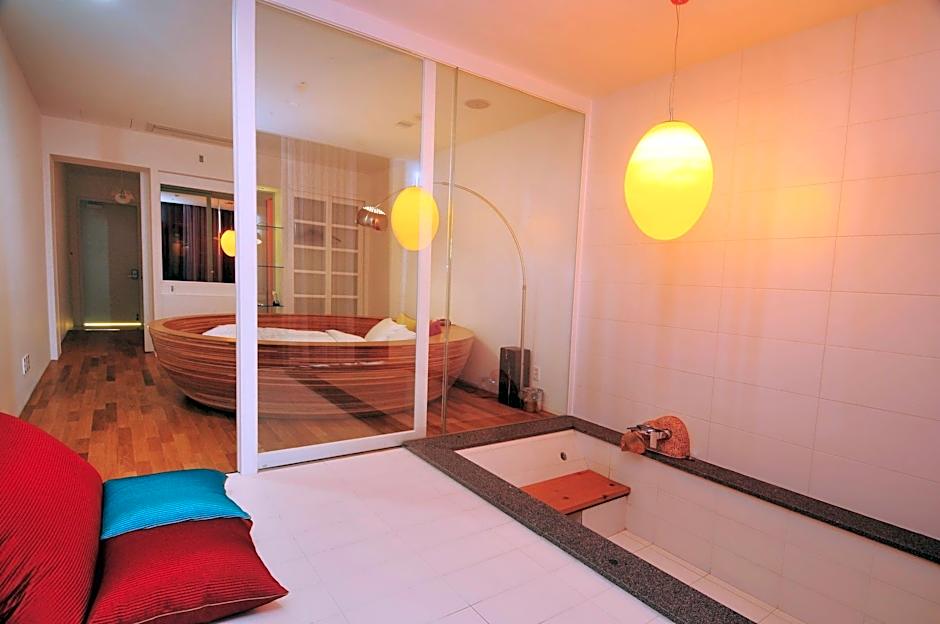 Haslla Art World Museum Hotel