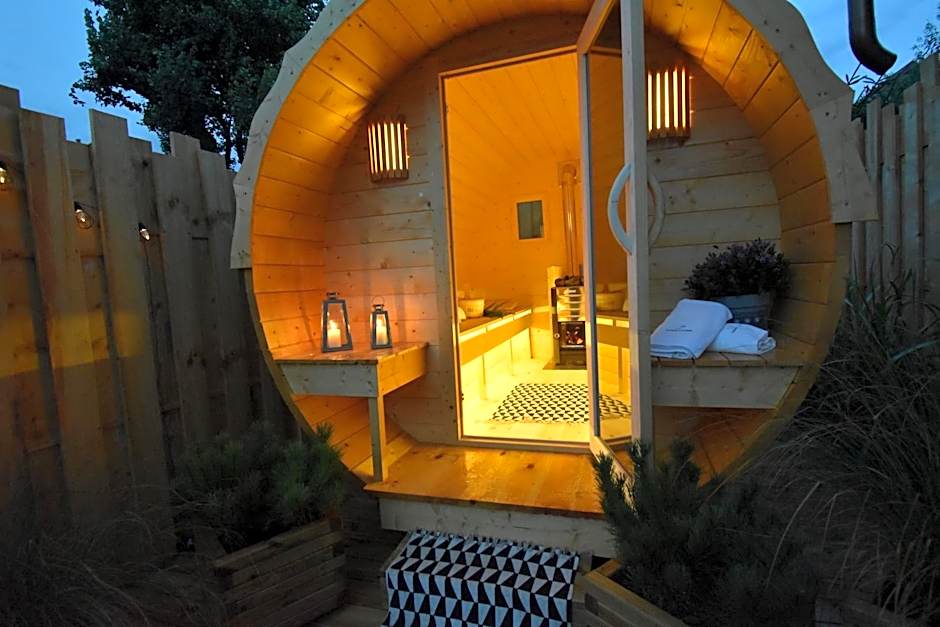 DOMKI LAURA sauna & gorąca balia