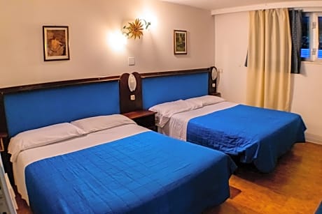 Quadruple Room with Private Bathroom