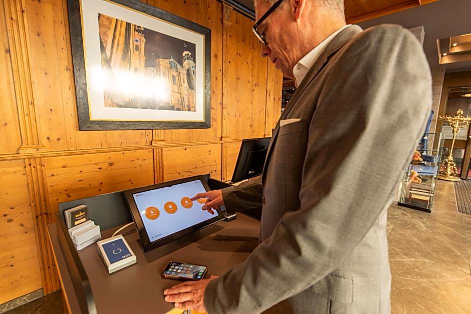 Kings Hotel First Class