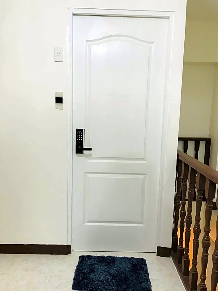 CHE & JAMES FEMALE GUEST House COLON, CEBU