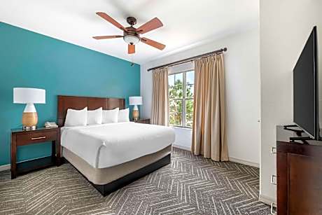 One-Bedroom Plus Queen Suite
