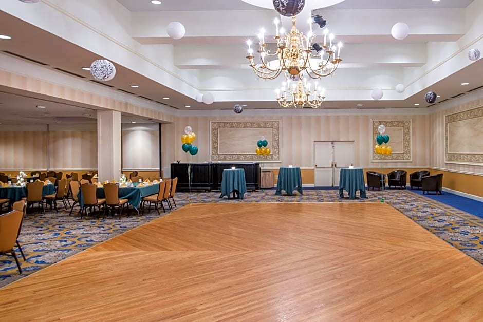 Holiday Inn & Suites Pittsfield-Berkshires, an IHG Hotel