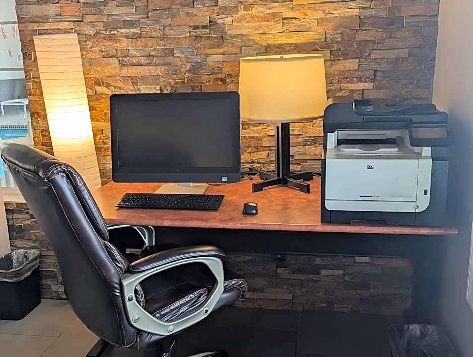 Country Inn & Suites by Radisson, Chippewa Falls, WI