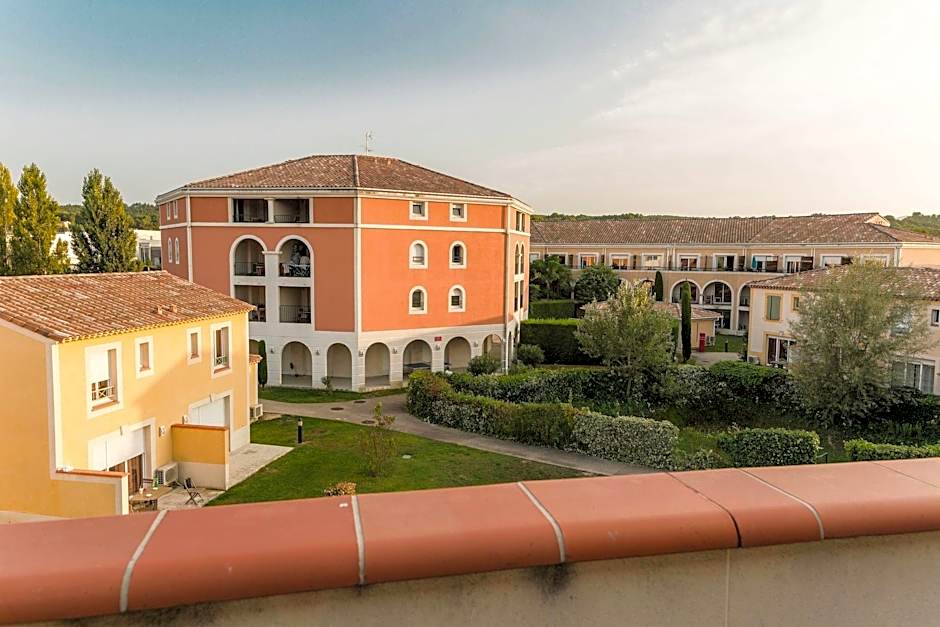 Park & Suites Village Aix-Le Rousset