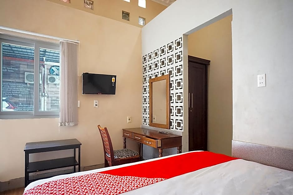 OYO 93003 B32 Homestay