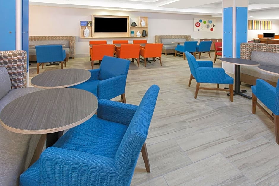 Holiday Inn Express Hotel & Suites Lake Zurich-Barrington By IHG