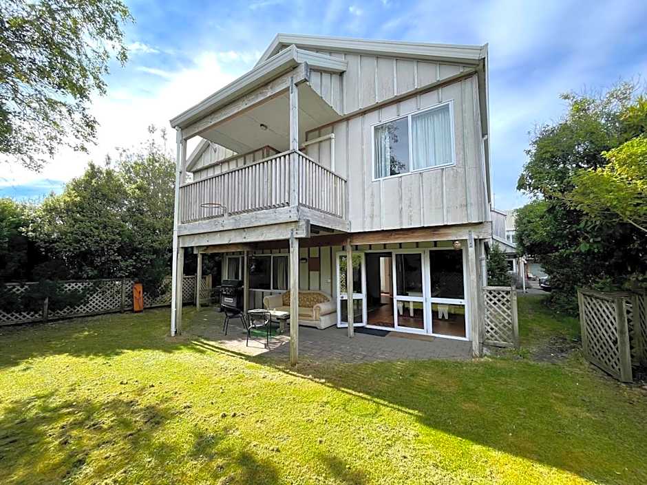 Howard's Mountain Lodge