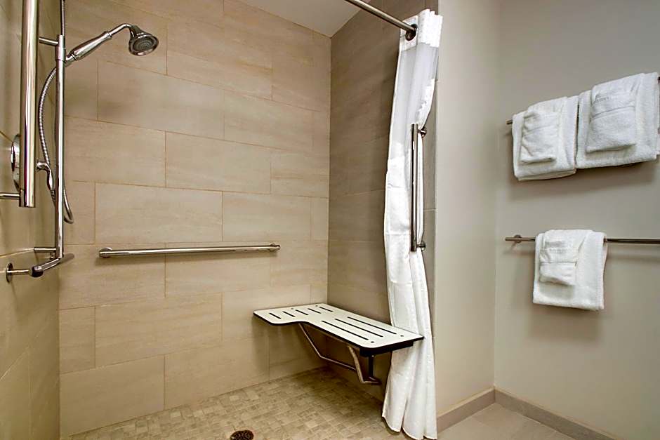 Holiday Inn Express & Suites Elizabethtown North By IHG