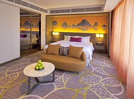 One-Bedroom King Suite with Garden View