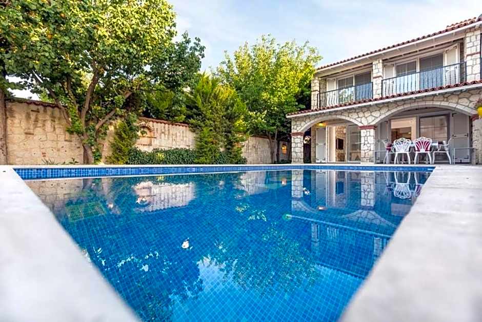 Alaroof Hotel