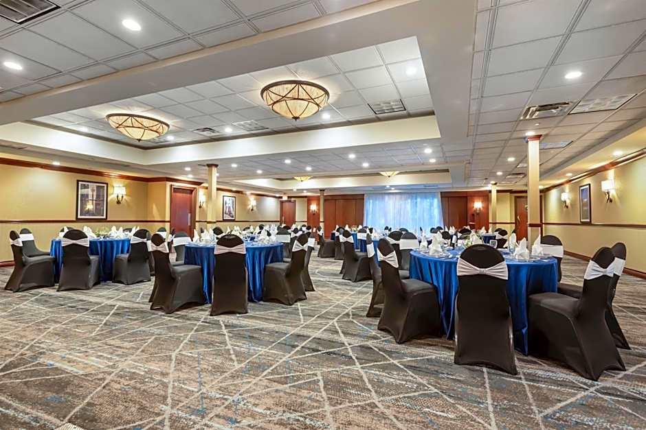 Best Western Plus Port O'Call Hotel