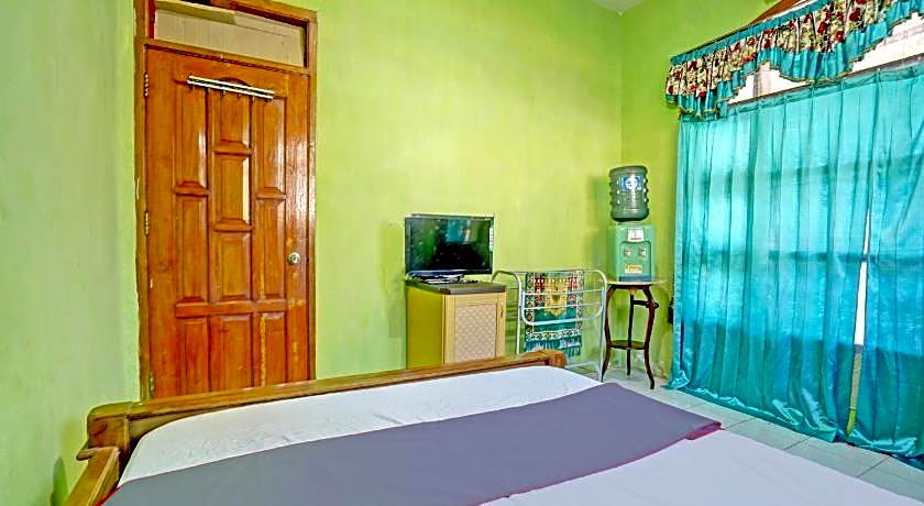 Collection O 92897 Hotel Intan Near Kantor Syahbandar Bawean