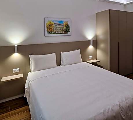 One-Bedroom Apartment - Annex