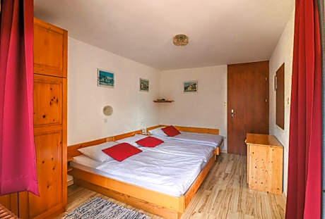 One-Bedroom Apartment with Balcony