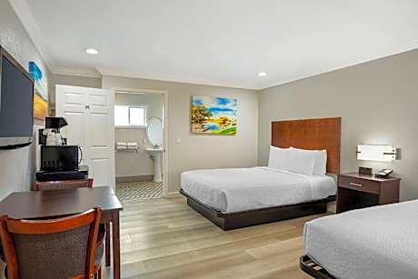 Queen Room with Two Queen Beds - Non-Smoking/Pet Friendly