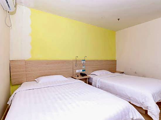 7 Days Inn Zhongshan Ancient Town Light Railway Station Lighting Market