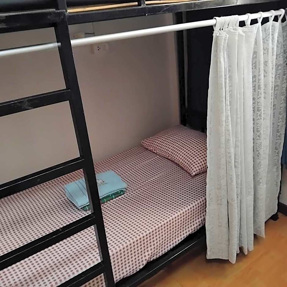 amazing khaosan hostel