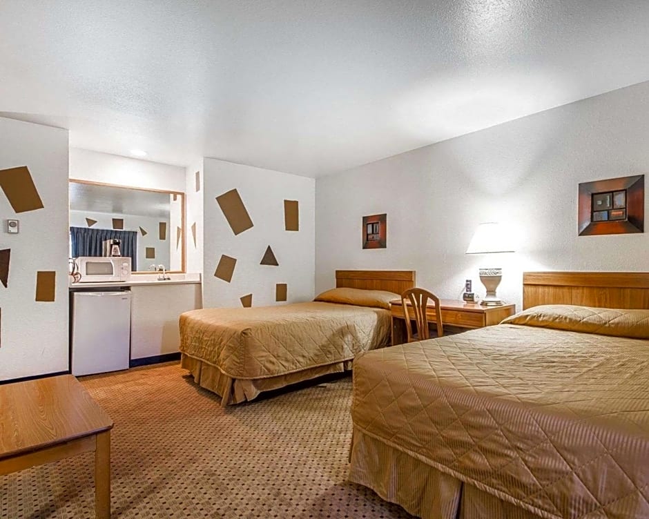Rodeway Inn & Suites Madison East