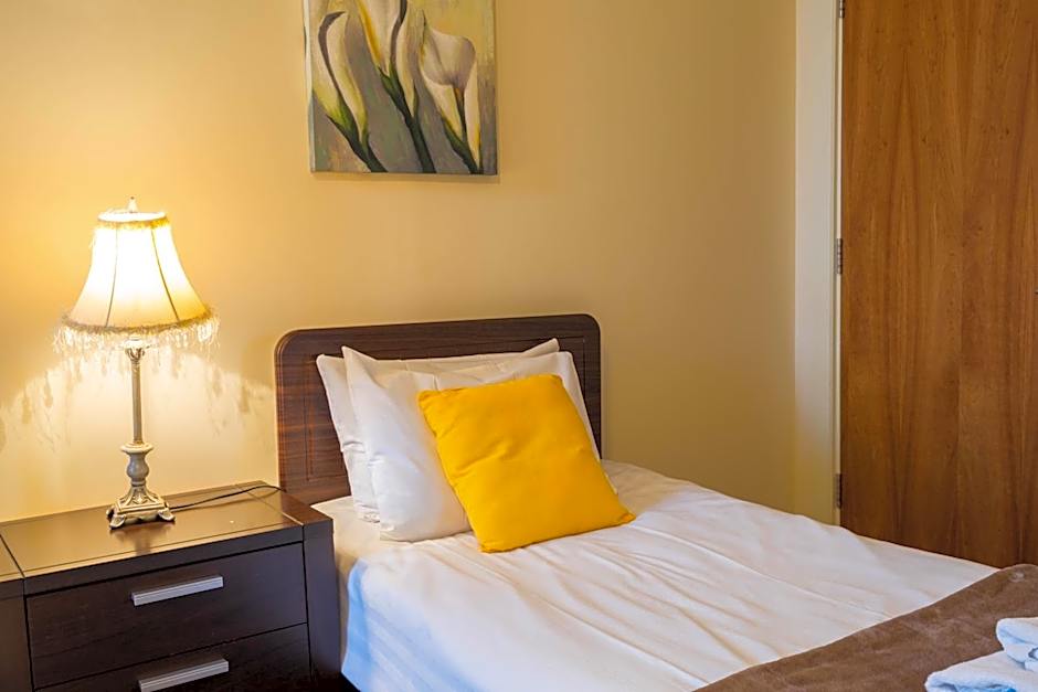 The Courtyard Apartments