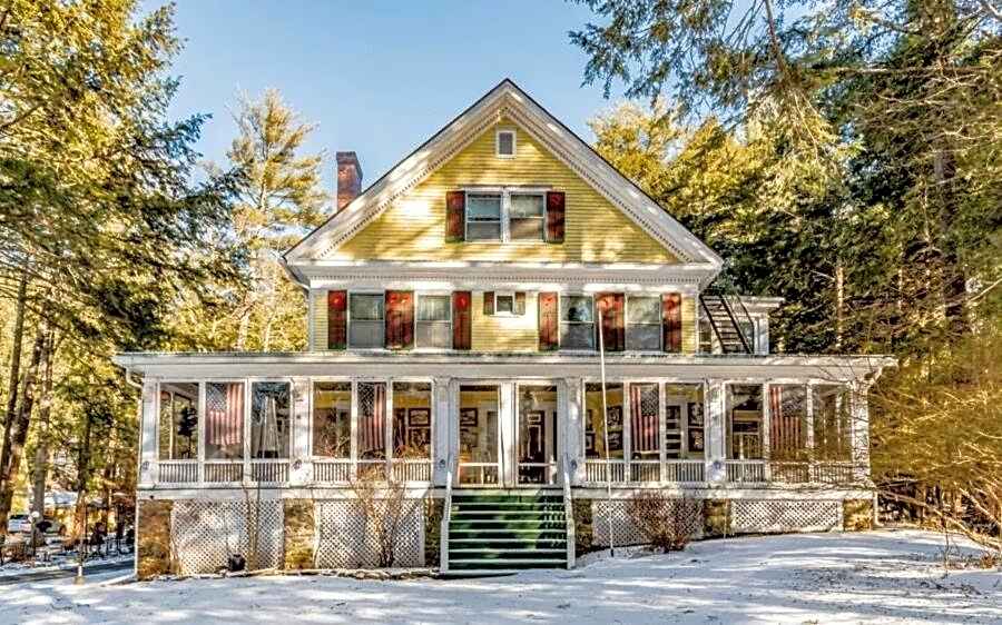 Brookview Manor Inn