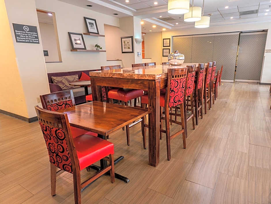 Hampton Inn By Hilton Guadalajara-Aeropuerto