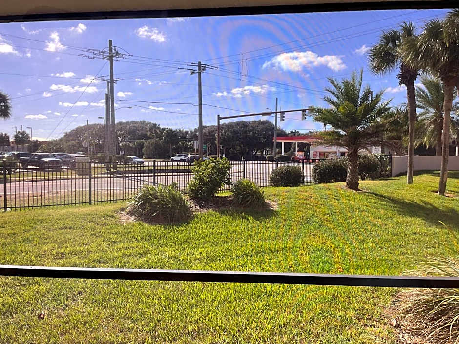 Ocean Village Club B-17