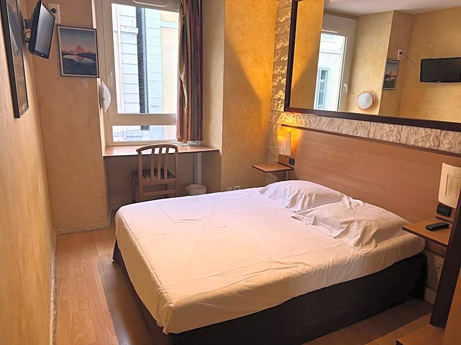 Hôtel Bosquet Pau Centre - Self Check In Budget Hotel