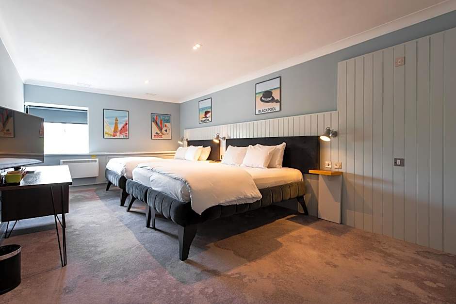 Photo 1 of 6 of Family 2 Double Beds